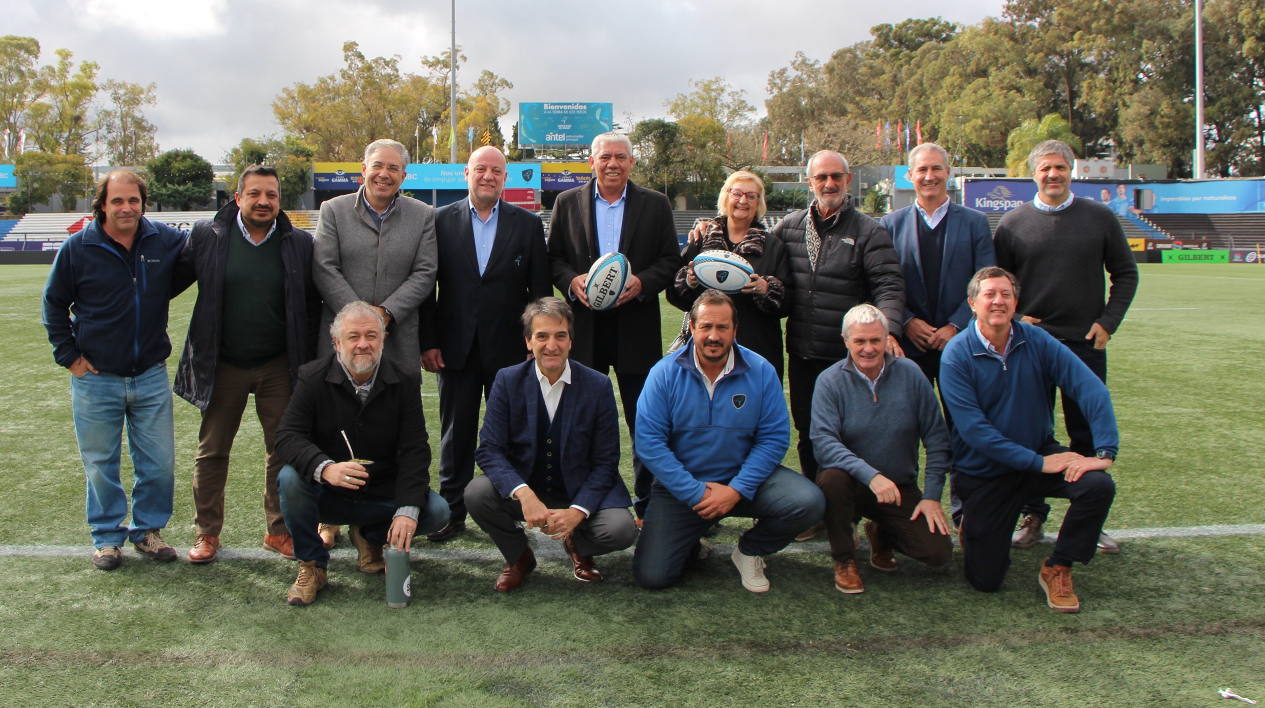 Autoridades del Parlamento visitaron el Estadio Charrúa